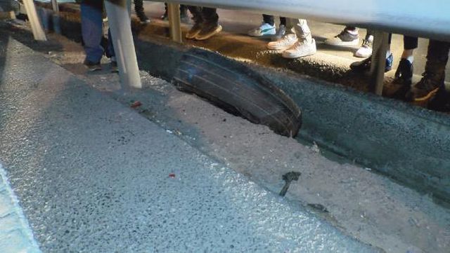 İstanbul'da makas atan araç zincirleme kazaya neden oldu: 1 ölü, 5 yaralı İstanbul'da makas atan araç zincirleme kazaya neden oldu: 1 ölü, 5 yaralı