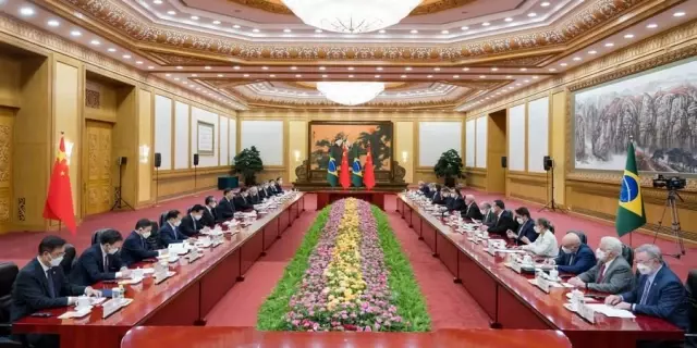 Çin Cumhurbaşkanı Xi, Brezilya Devlet Başkanı Lula ile Bir Araya Geldi