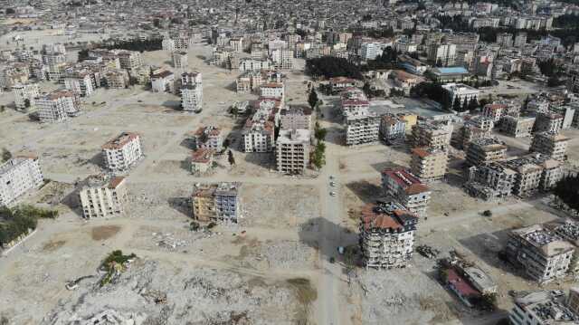 Hatay'dan çarpıcı görüntüler: Enkazlar kaldırıldıkça boşluklar büyüyor Hatay'dan çarpıcı görüntüler: Enkazlar kaldırıldıkça boşluklar büyüyor