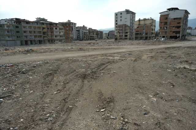 Hatay'dan çarpıcı görüntüler: Enkazlar kaldırıldıkça boşluklar büyüyor Hatay'dan çarpıcı görüntüler: Enkazlar kaldırıldıkça boşluklar büyüyor