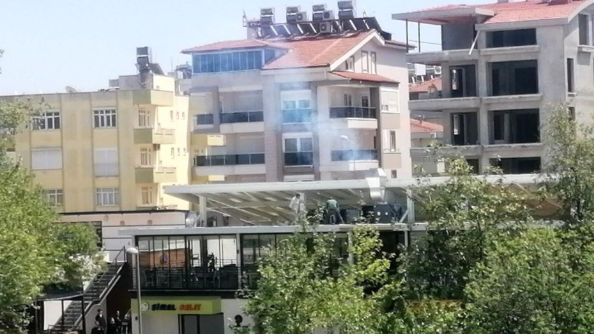 Manavgat Balıkçılar Çarşısı'nda baca yangını