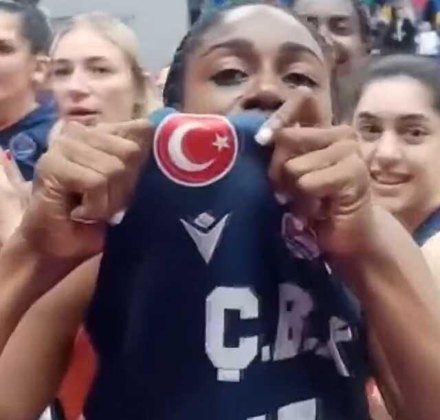 Türk bayrağı ile kutlamaya izin vermemişlerdi! Skandal olay sonrası FIBA sessizliğini bozdu