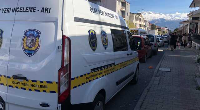 Kadın öğretmen evde iple asılmış halde bulundu Kadın öğretmen evde iple asılmış halde bulundu