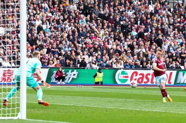 Premier Lig'de zirve karıştı! Arsenal, şampiyonluk yolunda fena tökezledi Premier Lig'de zirve karıştı! Arsenal, şampiyonluk yolunda fena tökezledi