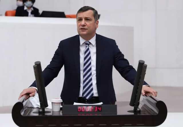 Akar'ın 'Vur de vuralım' sloganına verdiği yanıta sert tepki: Kimi vuracak, kimi öldüreceksiniz? Akar'ın 'Vur de vuralım' sloganına verdiği yanıta sert tepki: Kimi vuracak, kimi öldüreceksiniz?