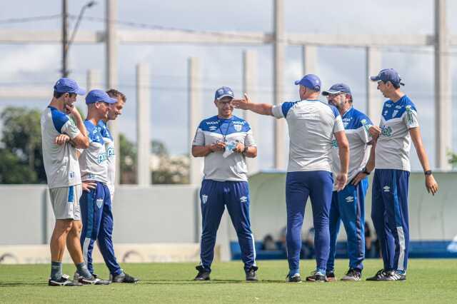 Alex de Souza teknik direktörlük kariyerinde kabusu yaşıyor! Takımı farka boğulunca taraftar ayaklandı Alex de Souza teknik direktörlük kariyerinde kabusu yaşıyor! Takımı farka boğulunca taraftar ayaklandı