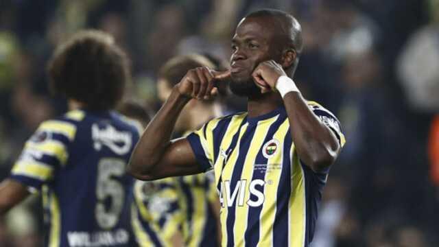 Alex ve Aykut Kocaman'ın rekoru tarihe karışmak üzere! Valencia tek kral olmaya hazırlanıyor Alex ve Aykut Kocaman'ın rekoru tarihe karışmak üzere! Valencia tek kral olmaya hazırlanıyor