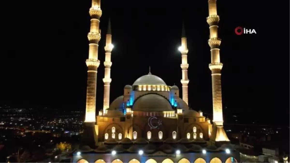 Depremin merkez üssü Kahramanmaraş'ta Kadir Gecesi idrak edildi