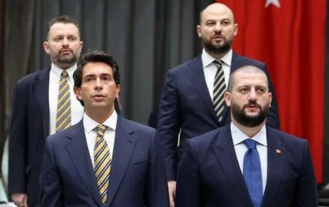 Fenerbahçeli yönetici Ahmet Ketenci, Cumhurbaşkanı Erdoğan'ın adını kullanarak hakemi tehdit ettiği iddialarını yalanladı Fenerbahçeli yönetici Ahmet Ketenci, Cumhurbaşkanı Erdoğan'ın adını kullanarak hakemi tehdit ettiği iddialarını yalanladı