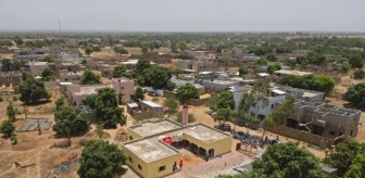 İHH, Mali'deki ihtiyaç sahibi çocuklara bayramlık dağıttı