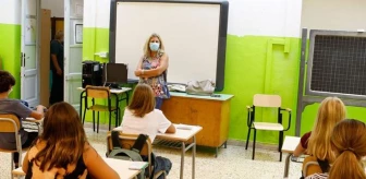 İtalya'da 3.3 büyüklüğündeki deprem nedeniyle okullar tatil edildi