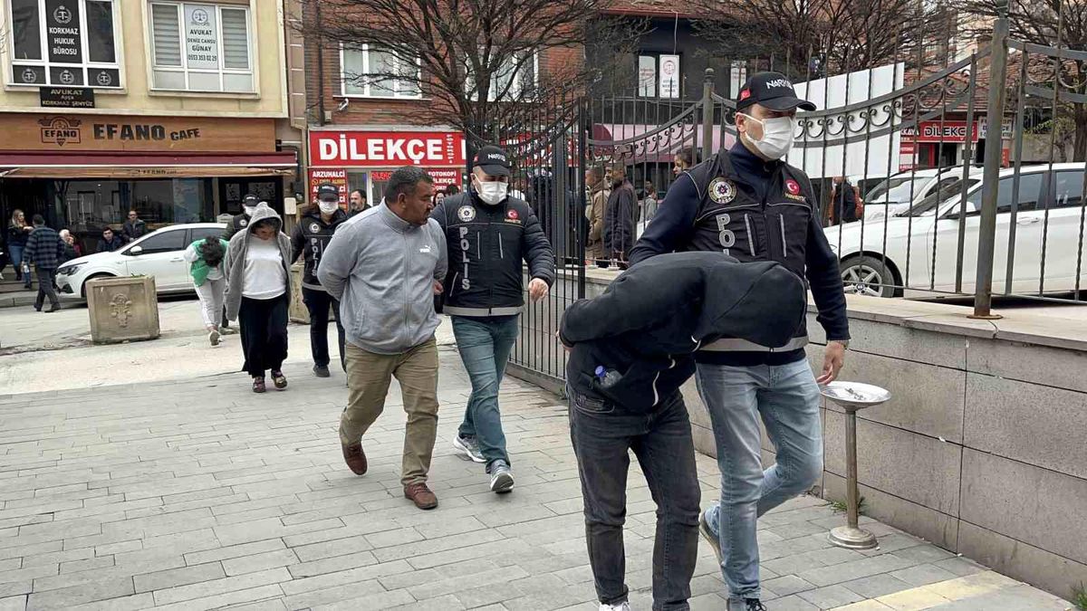 Uyuşturucu operasyonunda yakalanan 4 şüpheliden 2'si tutuklandı