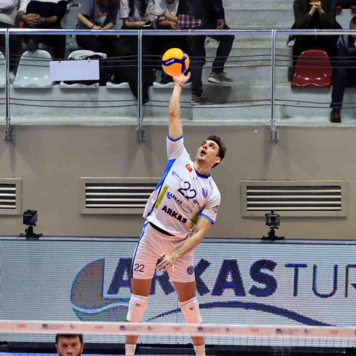 Arkas Spor'dan Kupa Voley'e veda