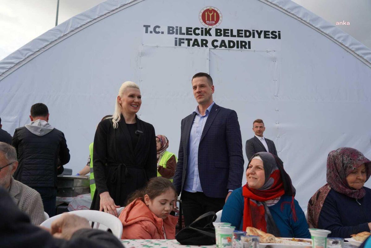 Bilecik'te Binlerce Vatandaş, Kadir Gecesinde Aynı Sofrada Bir Araya Geldi