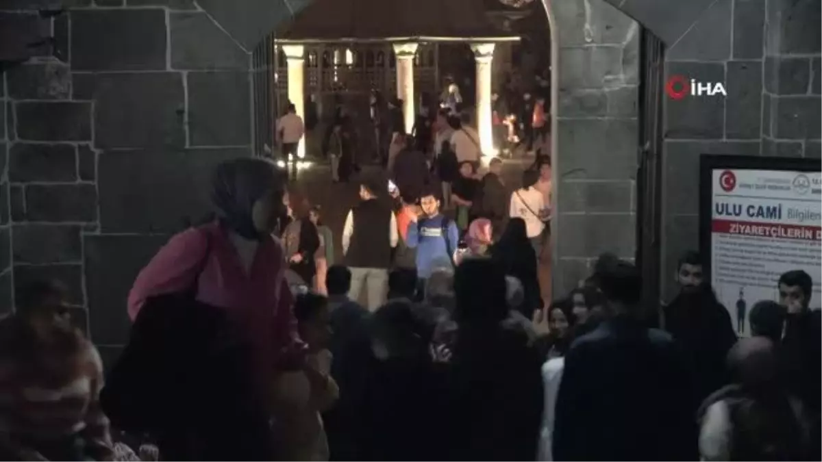 Diyarbakır'da Kadir Gecesi dualarla idrak edildi