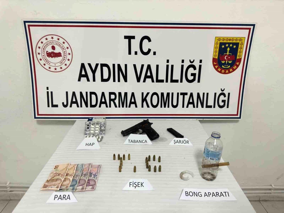 Durdurulan araçtan yeşil reçeteli uyuşturucu çıktı