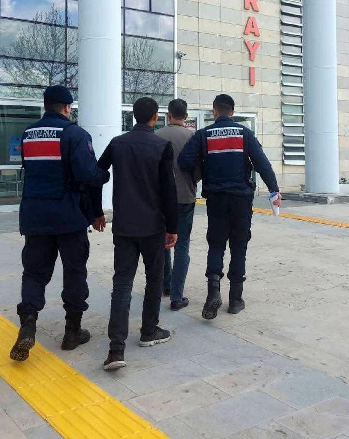 Elazığ'da 2 firari hükümlü yakalandı