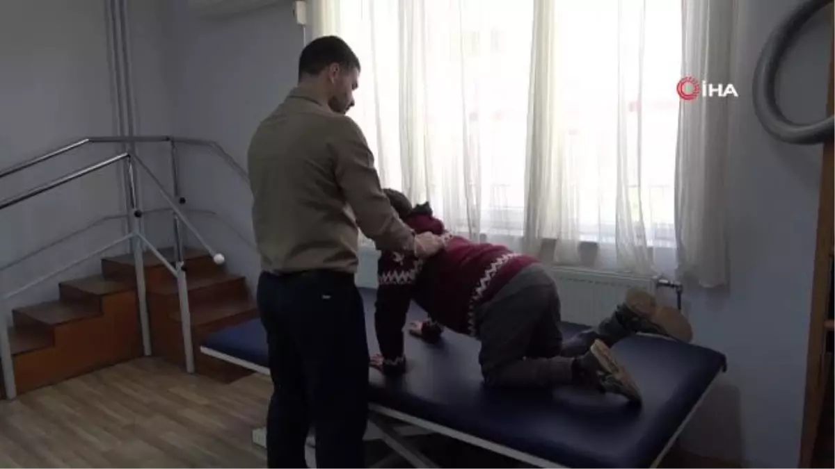 Fizyoterapist Nurettin Alhan: 'Masa başında çalışanlar yarım saatte bir kalkıp hareket etmeli'