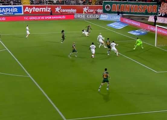 Galatasaraylılar çılgına döndü! Bitigen'in çaldığı penaltı kıyameti kopardı