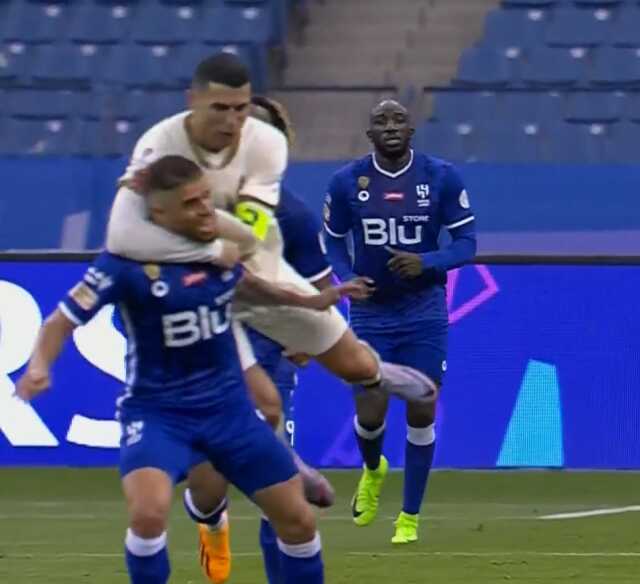 İsminin ağırlığına hiç yakışmıyor! Cristiano Ronaldo'dan rakibine insanlık dışı hareket