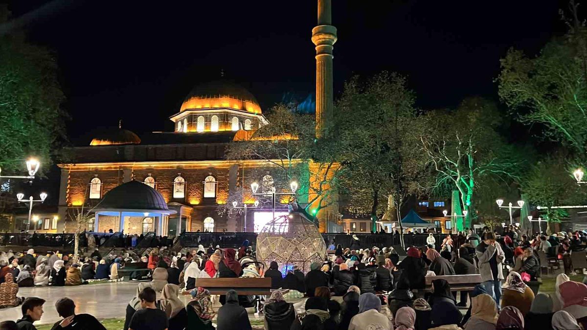 Kadir Gecesi'nde Balıkesir'de camiler doldu taştı