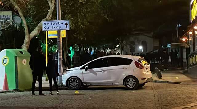 Kartal'da park halindeki araca silahlı saldırı! 2 kişi öldü, 2 kişi yaralandı Kartal'da park halindeki araca silahlı saldırı! 2 kişi öldü, 2 kişi yaralandı