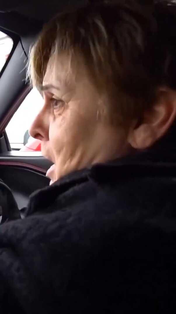 Oğlu Furkan Kızılay'la yarış arabasına binen anne, korkudan kendinden geçti Oğlu Furkan Kızılay'la yarış arabasına binen anne, korkudan kendinden geçti