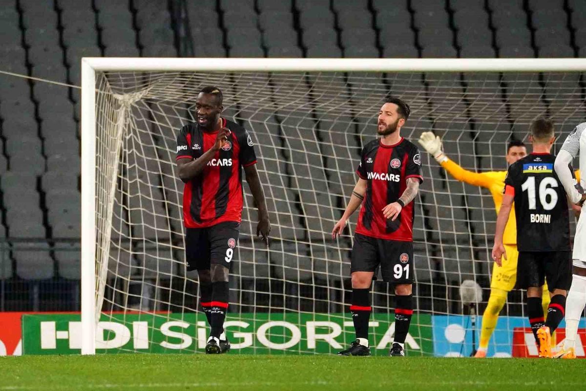 Spor Toto Süper Lig: Fatih Karagümrük: 4 Ümraniyespor: 2 (Maç sonucu)