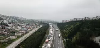 TEM'de kamyon, otomobile çarptı; uzun araç kuyrukları oluştu