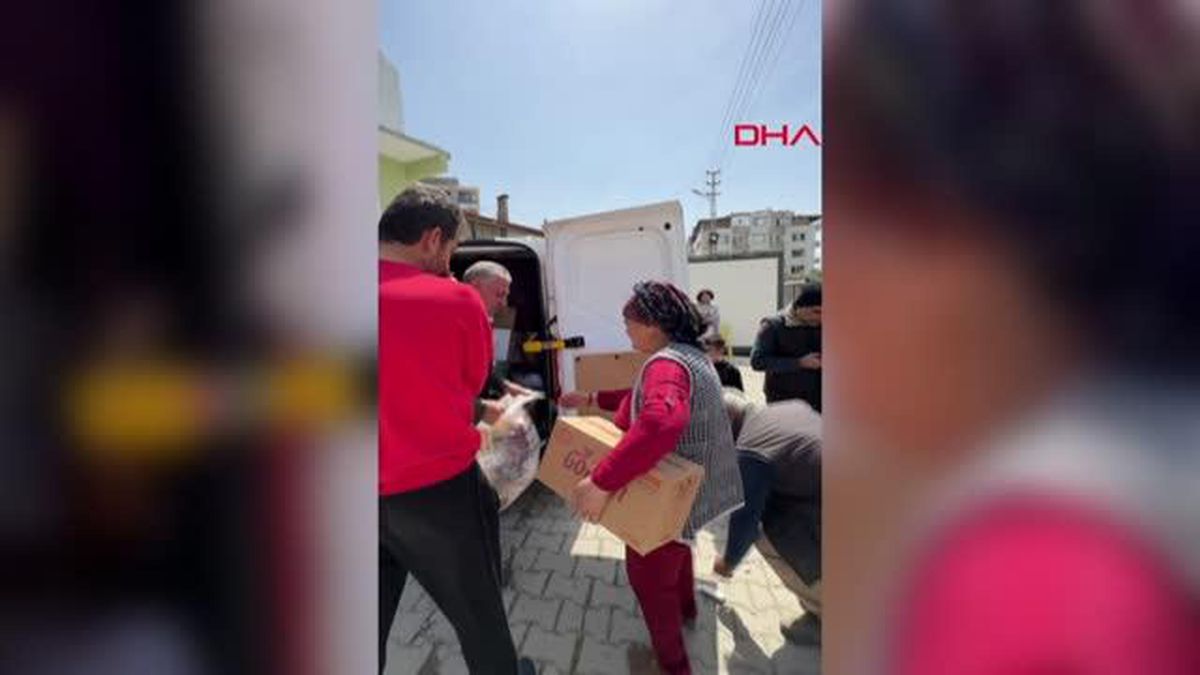 ADANALI KEBAPÇI DEPREMZEDELERE ERZAK DAĞITTI