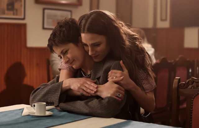 Aile dizisinde dikkat çeken eşçinsel detayı! İzleyiciler ikiye bölündü Aile dizisinde dikkat çeken eşçinsel detayı! İzleyiciler ikiye bölündü