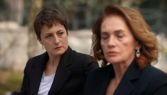 Aile dizisinde dikkat çeken eşçinsel detayı! İzleyiciler ikiye bölündü Aile dizisinde dikkat çeken eşçinsel detayı! İzleyiciler ikiye bölündü