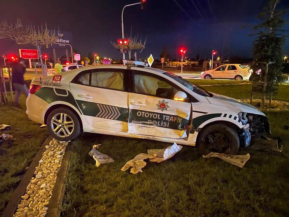Aksaray'da polis aracı ile otomobil çarpıştı: 3'ü polis 6 yaralı