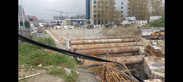 BAĞCILAR'DA METRO İNŞAATINDA İŞ KAZASINDA ZEMİNE DÜŞEN İŞÇİNİN DURUMU AĞIR