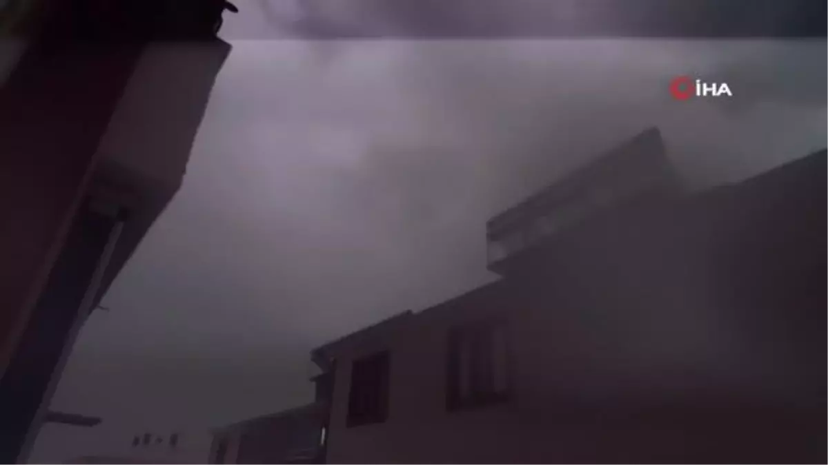 Bingöl'de şimşekler geceyi aydınlattı