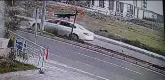 Diyarbakır'da otomobilin çarptığı kadın hayatını kaybetti; kaza anı kamerada