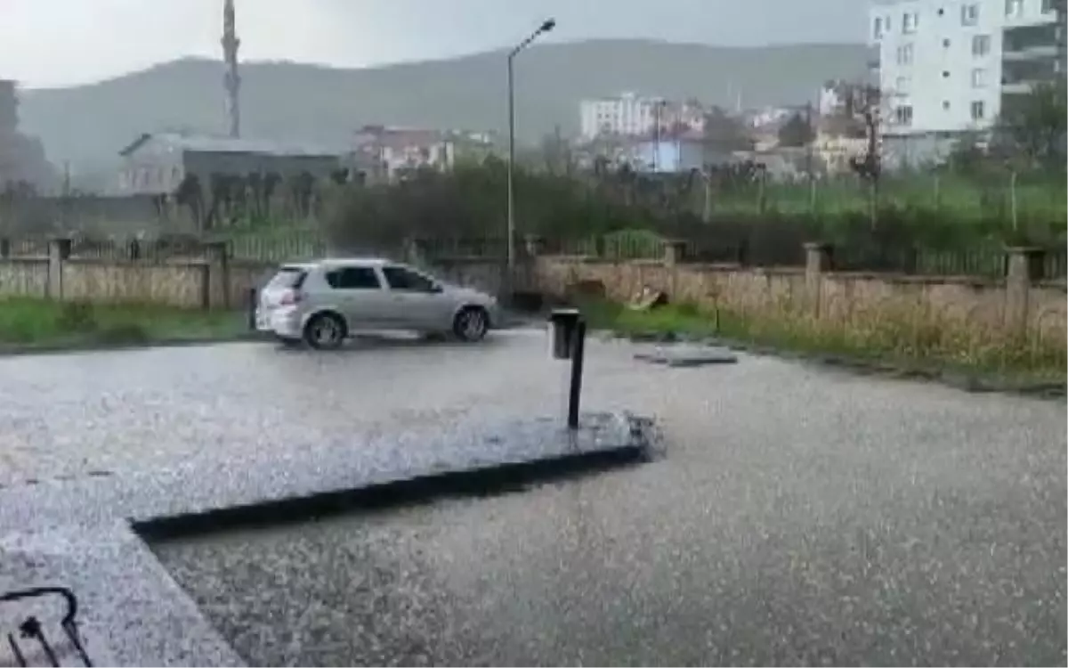 Diyarbakır'da rüzgar ve dolu yağışı günlük yaşamı olumsuz etkiledi