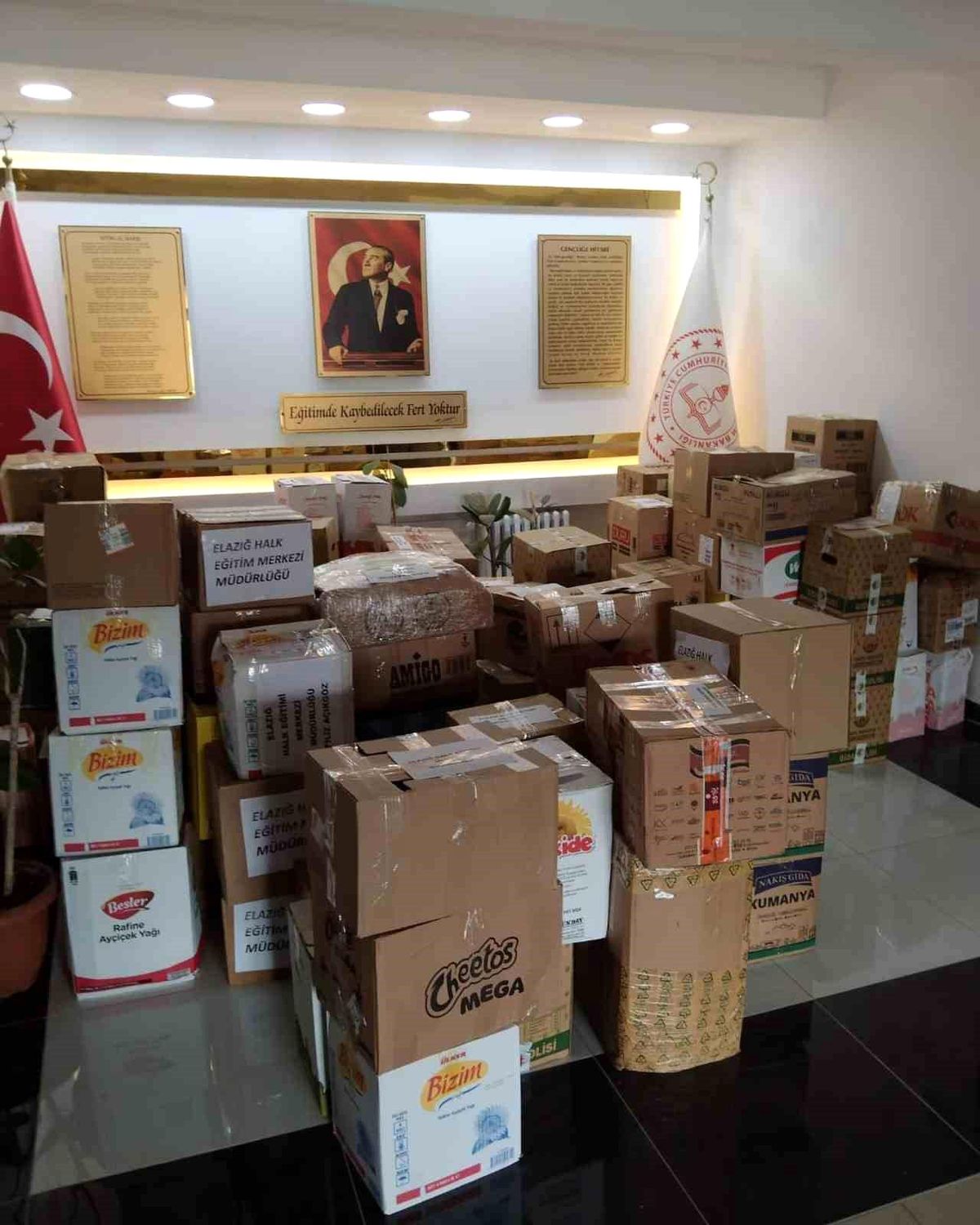 Elazığ Halk Eğitim Merkezi'nden deprem bölgesine yardım