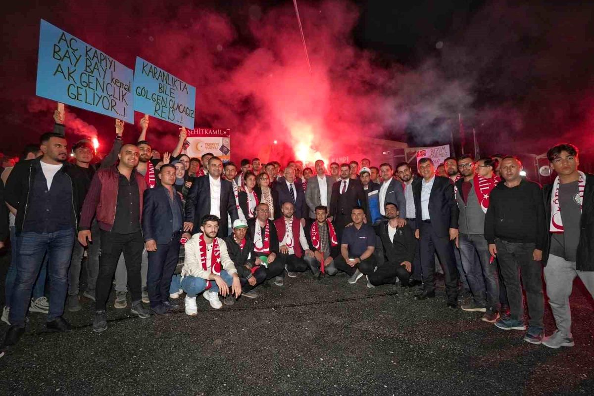 Fadıloğlu ile Gül, Gençlik Kampı'ndaki gençlerle buluştu