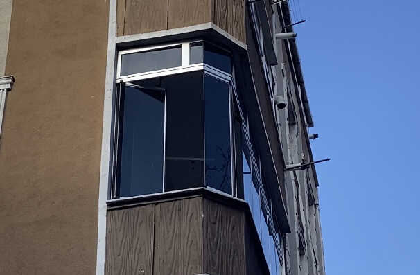 GAZİOSMANPAŞA'DA BAYRAM TEMİZLİĞİ YAPARKEN PENCEREDEN DÜŞEN KADIN ÖLDÜ