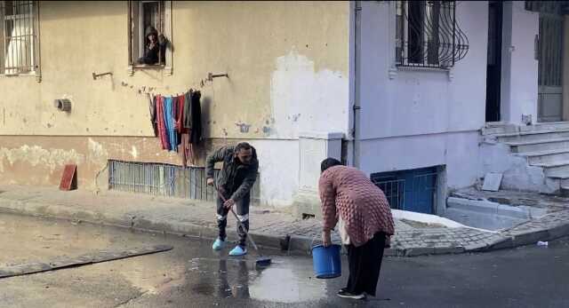 GAZİOSMANPAŞA'DA BAYRAM TEMİZLİĞİ YAPARKEN PENCEREDEN DÜŞEN KADIN ÖLDÜ