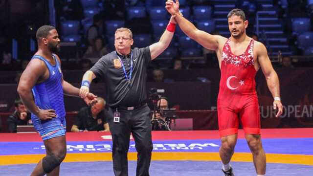 Güreşte 2 altın madalya! Taha Akgül, 10'uncu kez Avrupa şampiyonu oldu