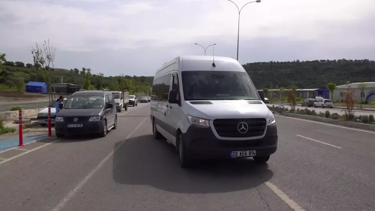 Hatay Büyükşehir Belediyesi'nden Depremzede Öğrencilere Eğitim Desteği