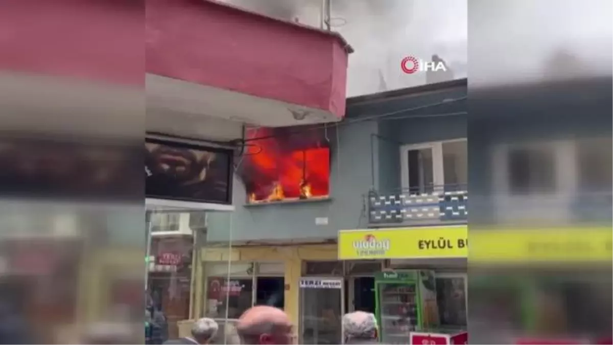 İş yerinin üzerindeki ev alevlere teslim oldu