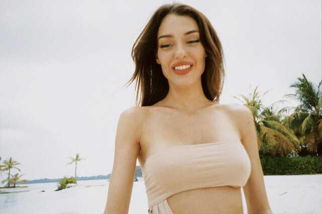 Maldivler'e giden Dilan Çiçek Deniz ve Mert Yazıcıoğlu peş peşe tatil pozlarını paylaştı Maldivler'e giden Dilan Çiçek Deniz ve Mert Yazıcıoğlu peş peşe tatil pozlarını paylaştı