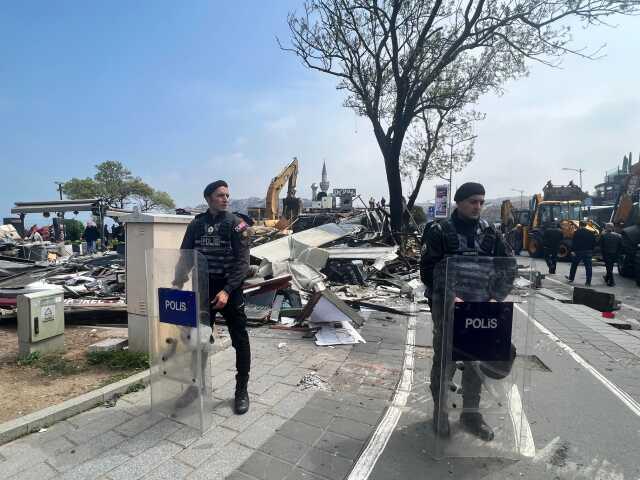 Murat Ongun 'Kim bu?' diyerek tepki göstermişti! Üsküdar'da yıkımı silahıyla engelleyen şüpheli yakalandı