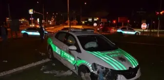 Polis aracı, otomobille çarpıştı: 6 yaralı