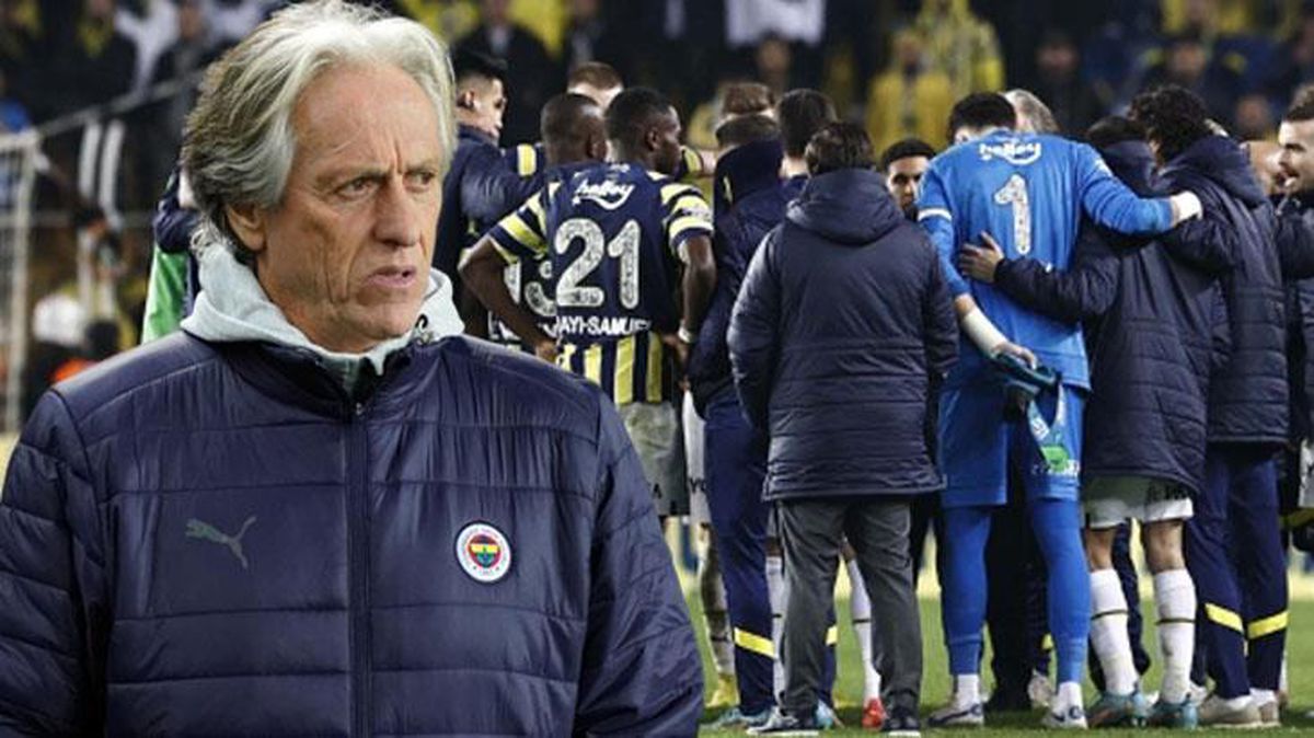 Takımı etrafına toplayan Jorge Jesus, Başakşehir maçı öncesi futbolcularından tek bir istekte bulundu