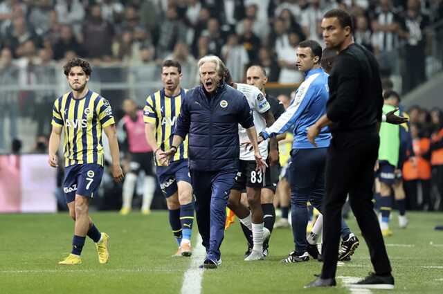 Takımı etrafına toplayan Jorge Jesus, Başakşehir maçı öncesi futbolcularına tek şart koştu