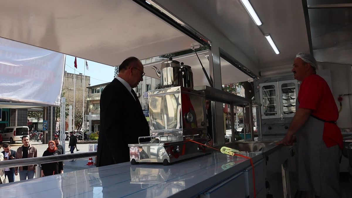 Turgutlu Belediyesi'nin Mobil Mutfak Aracı Hizmete Girdi